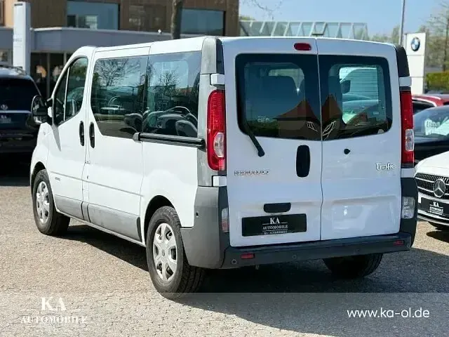 Gebraucht Renault Trafic Authentique 114 PS (83 kW) 2012 Weiß Van / Kleinbus