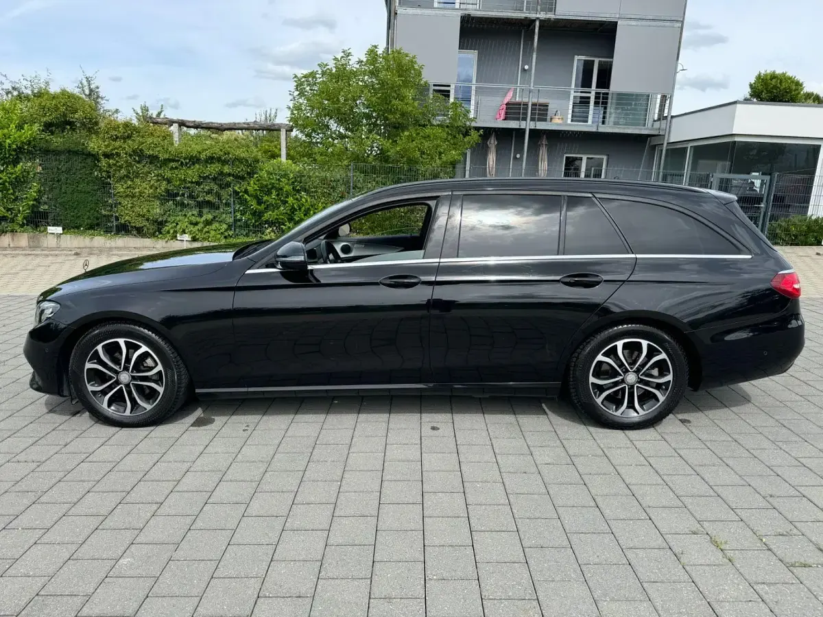 Gebraucht Mercedes E220 194 PS (142 kW) 2018 Schwarz Kombi