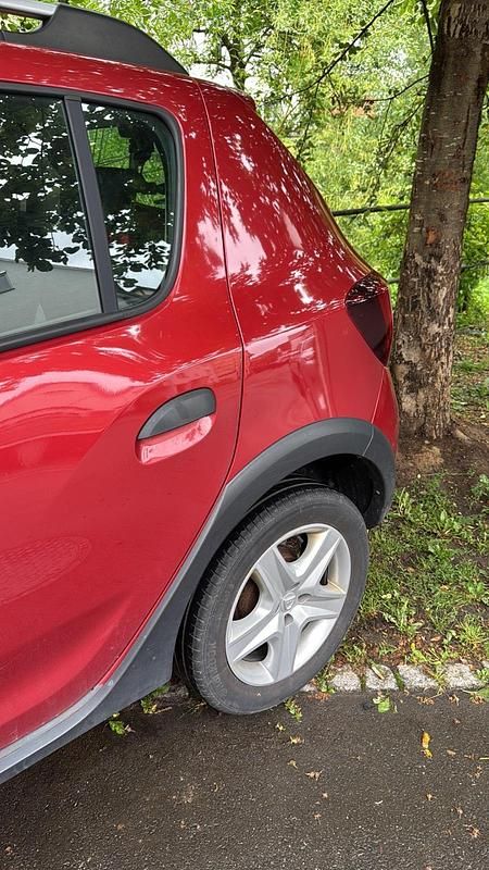 Gebraucht Dacia Sandero 90 PS (66 kW) 2015 Rot Kleinwagen