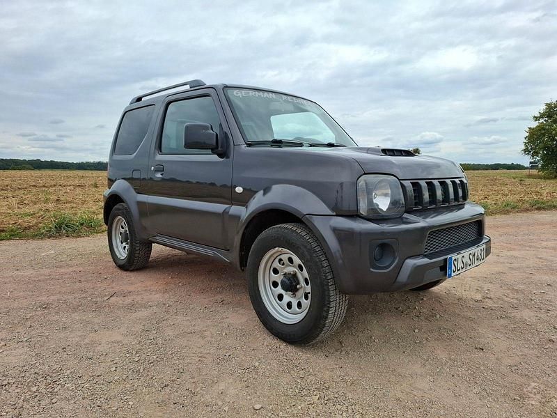 Grau Gebraucht 2013 Suzuki Jimny Style SUV | 9.500 € (Guter Preis) - Bild 1/4