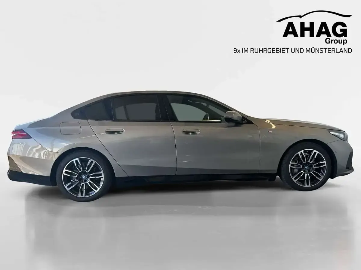 Gebraucht BMW i5 M Sport 250 kW (340 PS) 2025 Schwarz Limousine