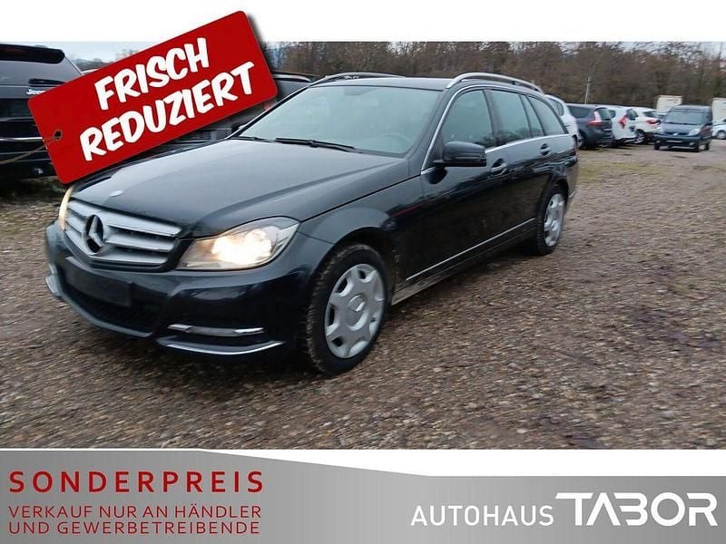 Gebraucht Mercedes C200 Avantgarde 136 PS (100 kW) 2012 Magnetitschwarz Kombi
