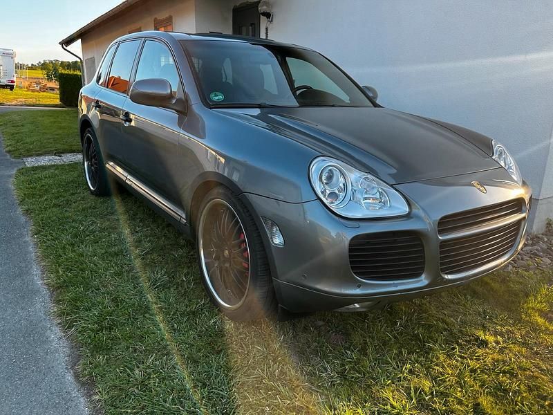 Grau Gebraucht 2005 Porsche Cayenne Turbo SUV | 10.500 € - Bild 1/1