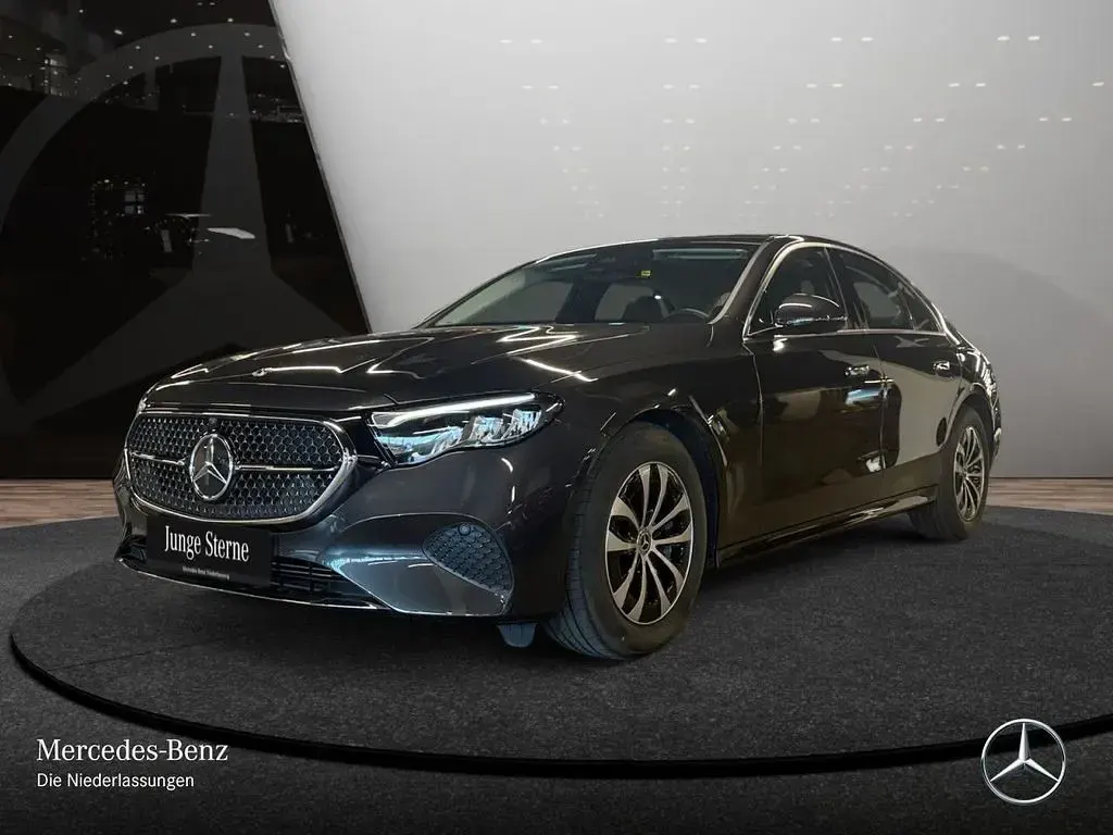 Usado Mercedes E200 Advanced 204 CV (150 kW) 2025 Gris Berlina