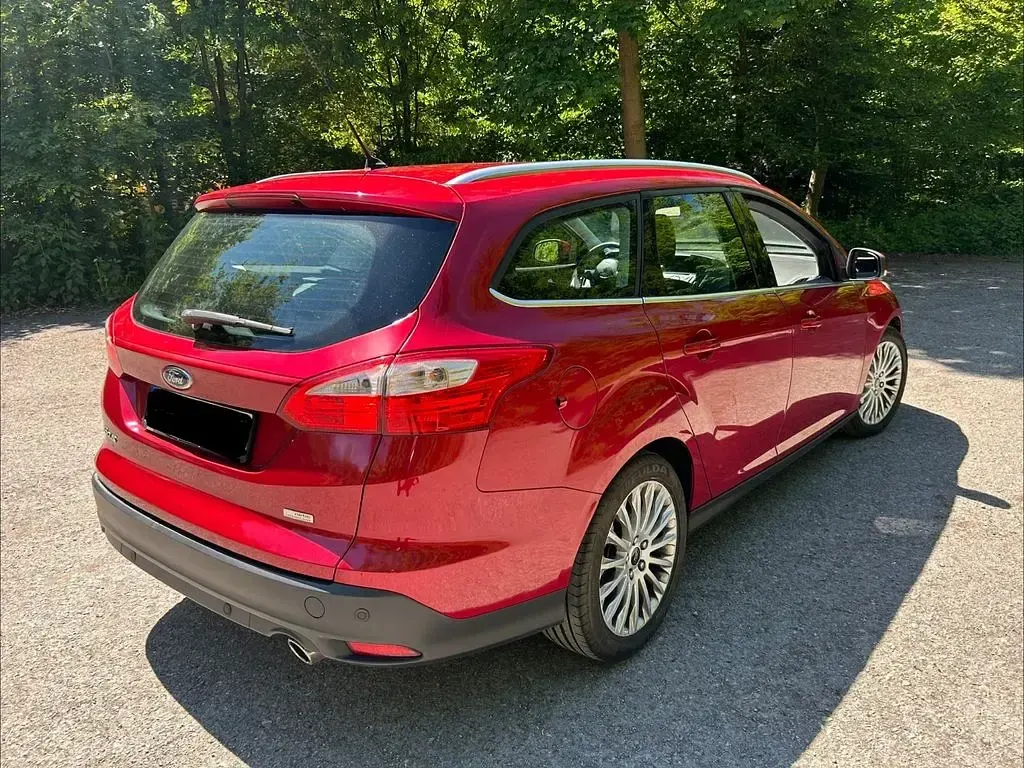 Gebraucht Ford Focus Titanium 150 PS (110 kW) 2012 Rot Limousine