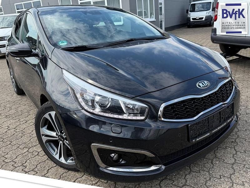 Schwarz Gebraucht 2016 Kia Ceed Platinum Edition Limousine | 14.890 € (Etwas zu teuer) - Bild 1/4