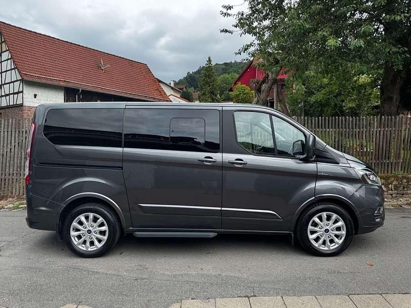 Gebraucht Ford Tourneo Titanium 170 PS (125 kW) 2019 Magneticgrau metallic Van / Kleinbus