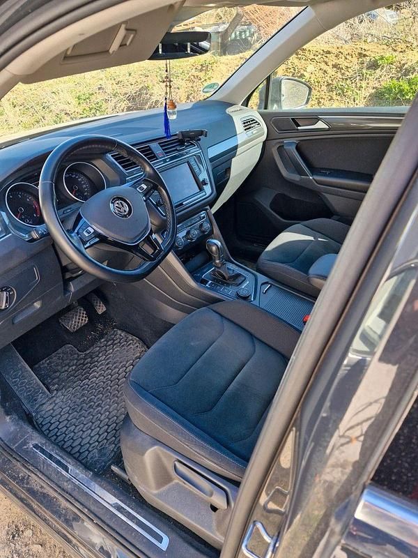 Gebraucht VW Tiguan 179 PS (131 kW) 2017 Grau SUV