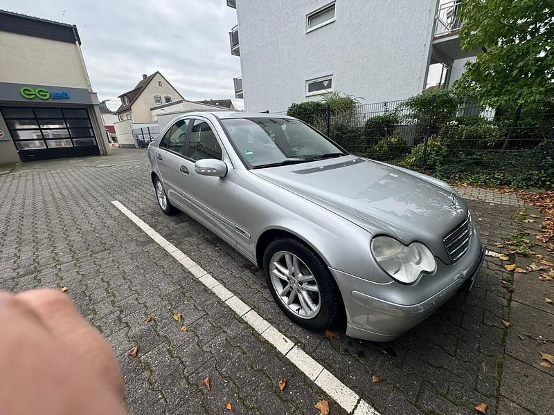 Silber Gebraucht 2003 Mercedes C220 Elegance Limousine | 2.900 € - Bild 1/4