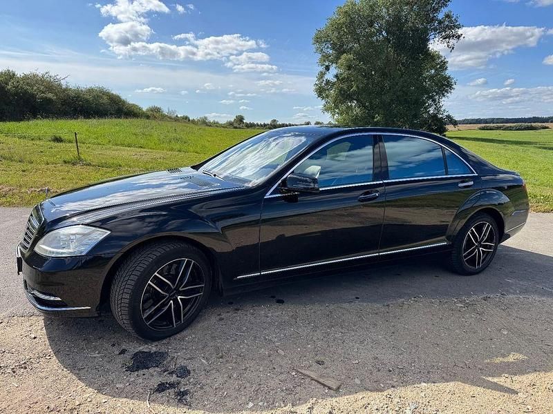 Gebraucht Mercedes S500 435 PS (319 kW) 2011 Schwarz Limousine