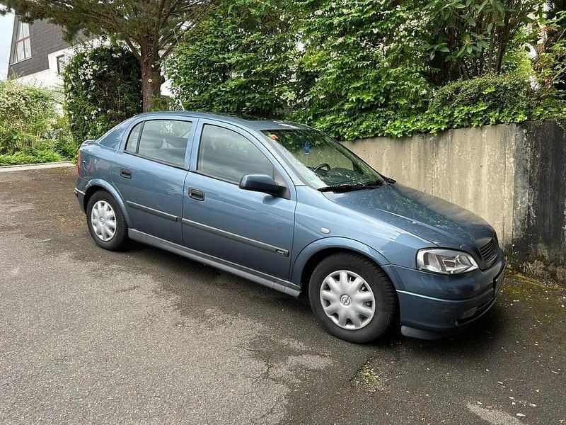 Blau Gebraucht 1998 Opel Astra Sportive Limousine | 800 € (Guter Preis) - Bild 1/4