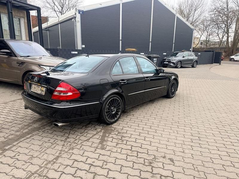 Gebraucht Mercedes E200 Avantgarde 163 PS (119 kW) 2006 Schwarz Limousine