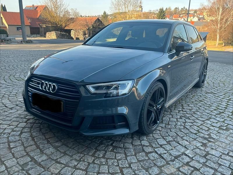 Grau Gebraucht 2019 Audi A3 Kombi | 24.300 € (Fairer Preis) - Bild 1/4