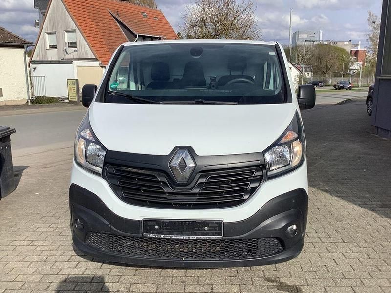 Second-hand Renault Trafic 95 CP (69 kW) 2017 Alb Monovolum