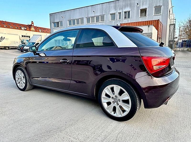 Gebraucht Audi A1 Ambition 90 PS (66 kW) 2011 Rot Kleinwagen