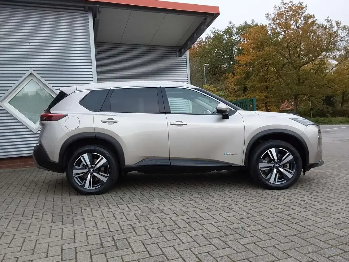Gebraucht Nissan X-Trail N-Connecta 213 PS (156 kW) 2024 Silber SUV