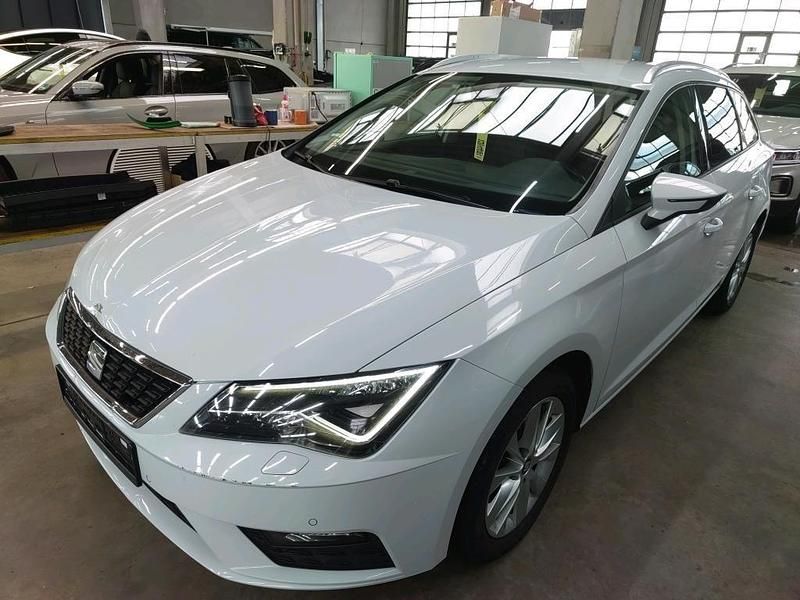 Weiß Gebraucht 2019 Seat Leon Style Limousine | 10.990 € (Guter Preis) - Bild 1/4