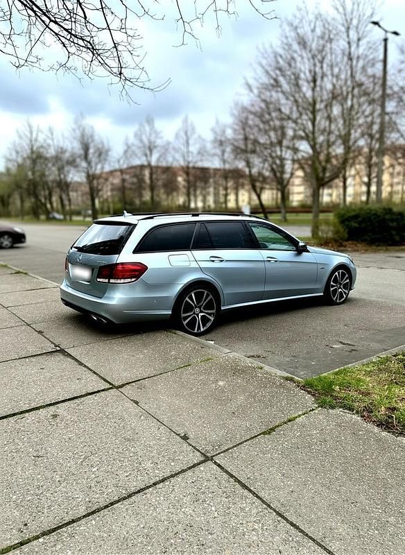 Gebraucht Mercedes E220 170 PS (125 kW) 2016 Grau Kombi