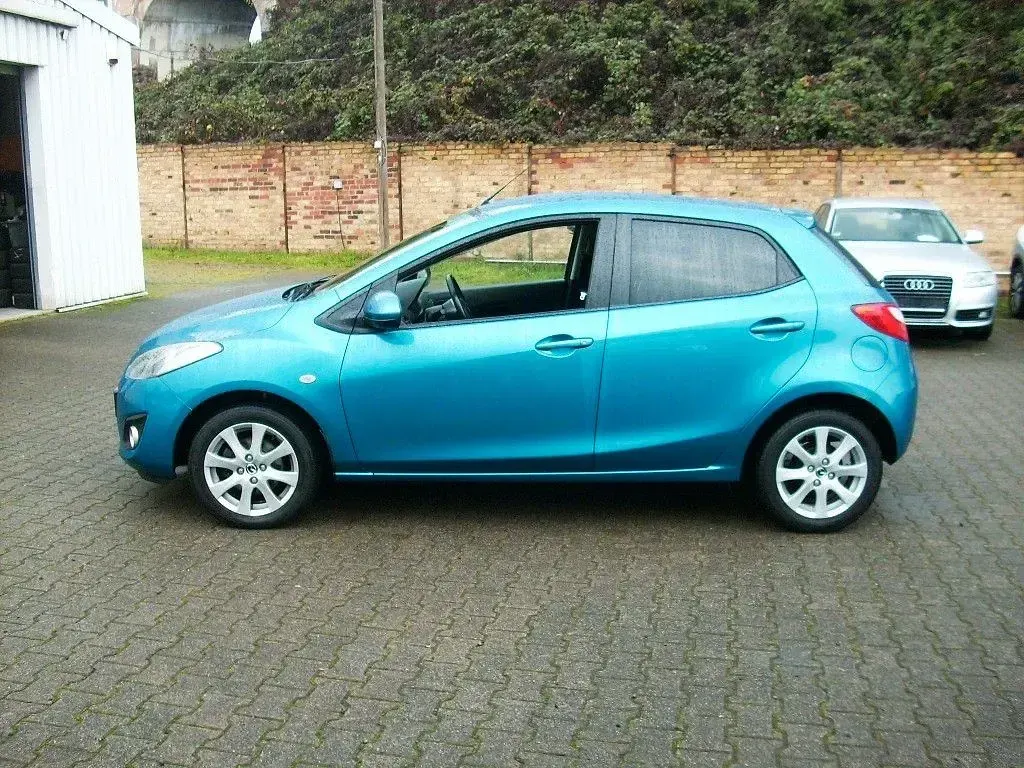 Usata Mazda 2 95 CV (69 kW) 2013 Blu Utilitaria