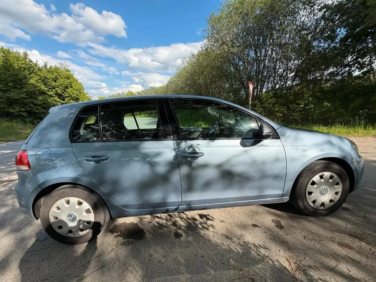 Gebraucht VW Golf VI 80 PS (58 kW) 2009 Blau Kleinwagen