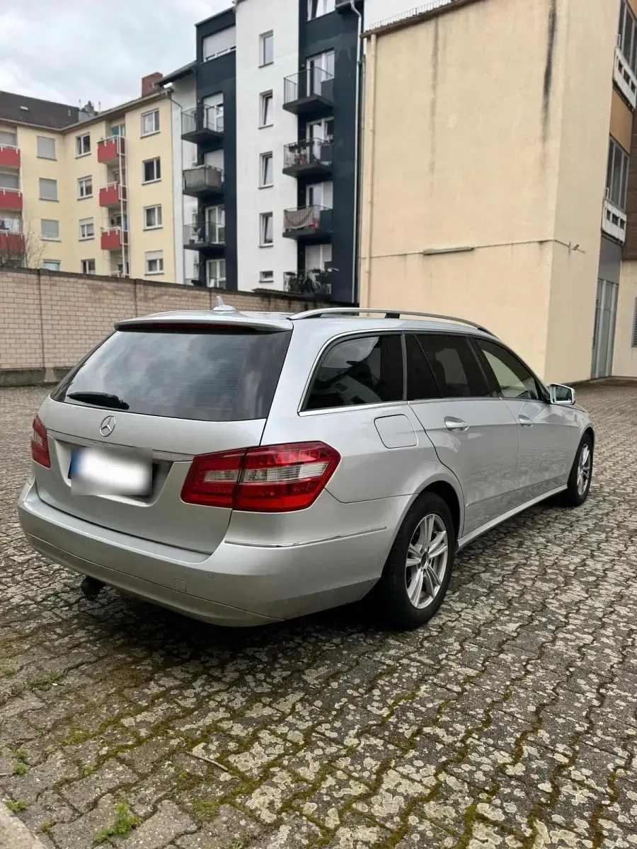 Gebraucht Mercedes E220 Elegance 170 PS (125 kW) 2012 Grau Kombi