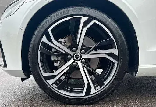 Gebraucht Volvo V60 Plus 197 PS (144 kW) 2025 Weiß Kombi