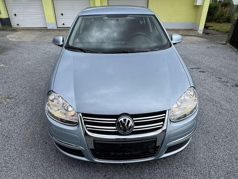 Gebraucht VW Jetta Freestyle 122 PS (89 kW) 2010 Heaven blue Limousine
