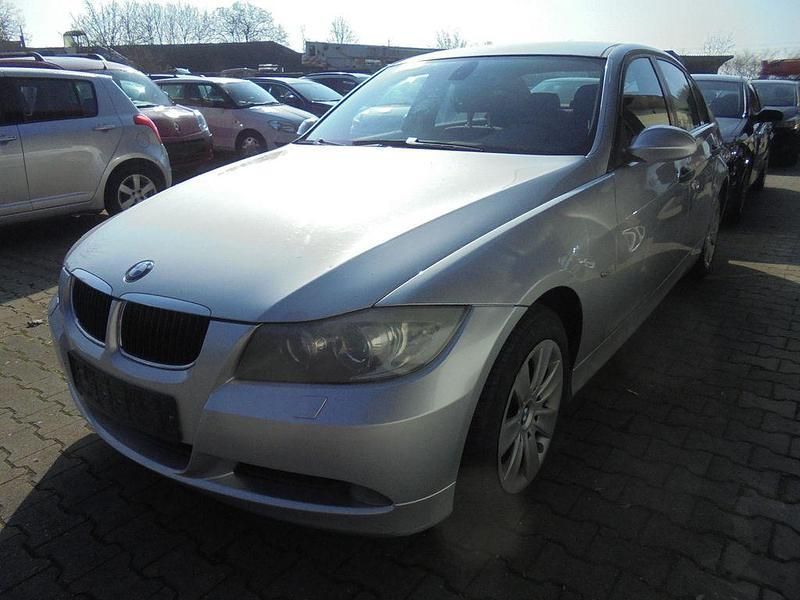 Silber Gebraucht 2006 BMW 320 Limousine | 2.599 € (Fairer Preis) - Bild 1/4