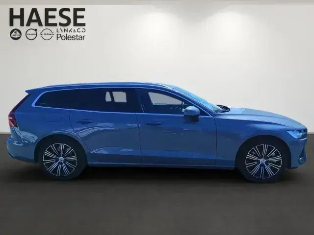 Gebraucht Volvo V60 Core 253 PS (186 kW) 2022 Thunder grey / metallic (grau) Kombi
