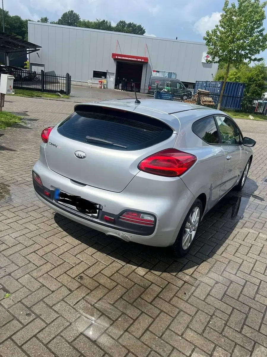 Gebraucht Kia Ceed 135 PS (99 kW) 2013 Schwarz Kleinwagen