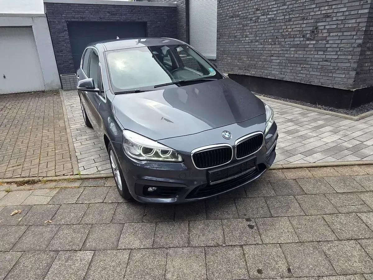 Gebraucht BMW 220 Advantage 192 PS (141 kW) 2017 Mineralgrau metallic Van / Kleinbus