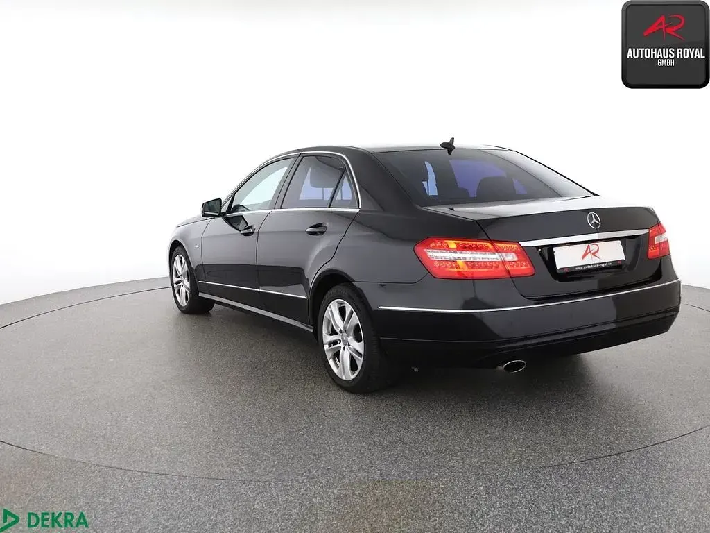 Gebraucht Mercedes E250 Avantgarde 204 PS (150 kW) 2009 Schwarz Limousine