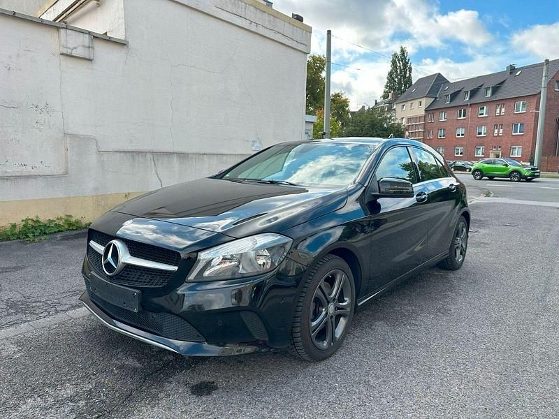 Schwarz Gebraucht 2016 Mercedes A180 Kleinwagen | 12.950 € (Fairer Preis) - Bild 1/4