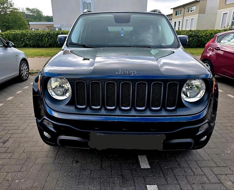 Schwarz Gebraucht 2015 Jeep Renegade Trailhawk SUV | 13.690 € (Fairer Preis) - Bild 1/4