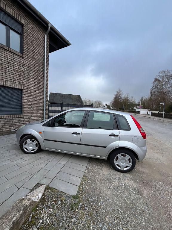 Gebraucht Ford Fiesta 69 PS (50 kW) 2004 Grau Kleinwagen