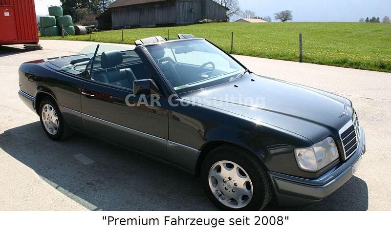 Gebraucht Mercedes E220 150 PS (110 kW) 1997 Schwarz Cabrio