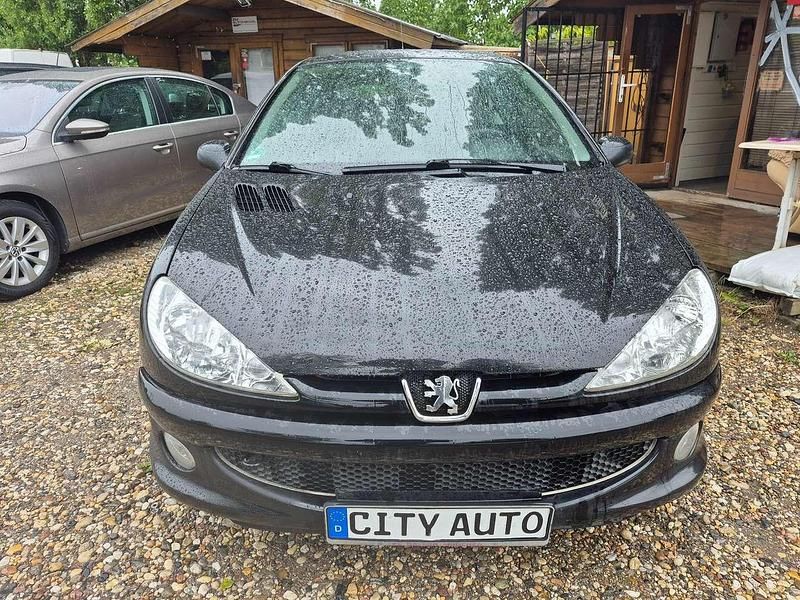 Gebraucht Peugeot 206 75 PS (55 kW) 2008 Schwarz Limousine