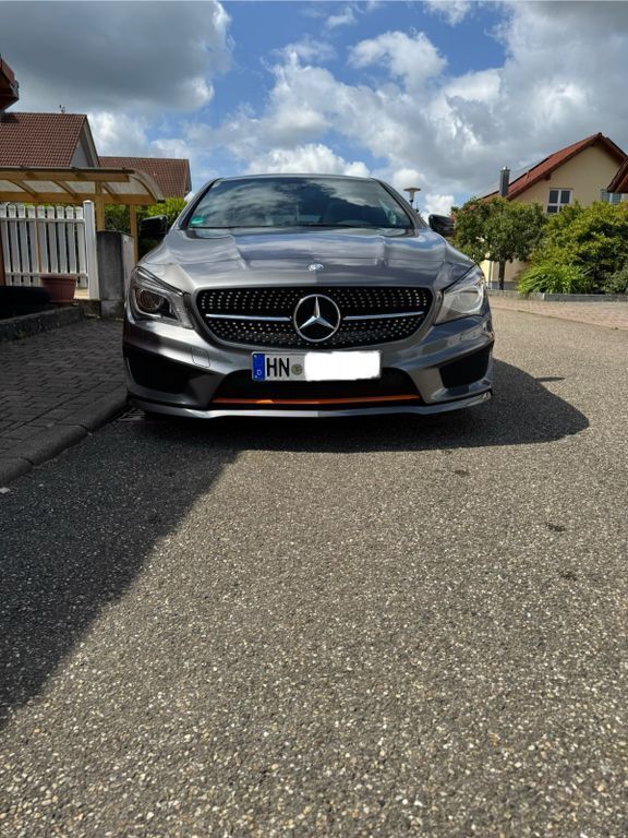 Grau Gebraucht 2016 Mercedes CLA250 Edition Limousine | 20.799 € (Fairer Preis) - Bild 1/4