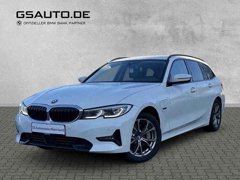 Gebraucht BMW 330e Sport Line 252 PS (185 kW) 2021 Alpinweiss iii (weiss) Kombi