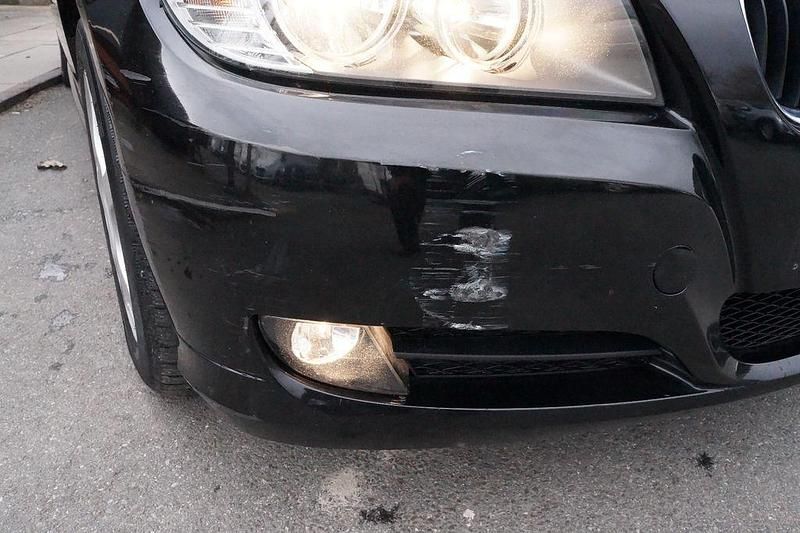 Gebraucht BMW 318 143 PS (105 kW) 2010 Schwarz Kombi