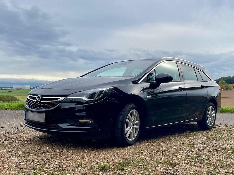 Schwarz Gebraucht 2016 Opel Astra Kombi | 8.600 € (Fairer Preis) - Bild 1/4
