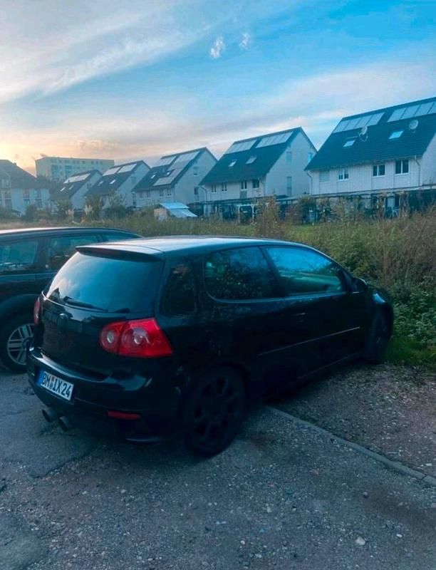 Schwarz Gebraucht 2004 VW Golf V R Kleinwagen | 3.300 € (Fairer Preis) - Bild 1/4