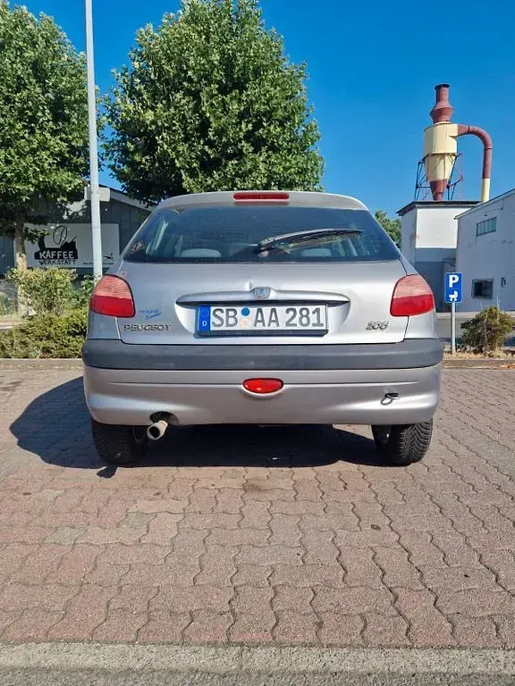 Gebraucht Peugeot 206 60 PS (44 kW) 2001 Silber Limousine