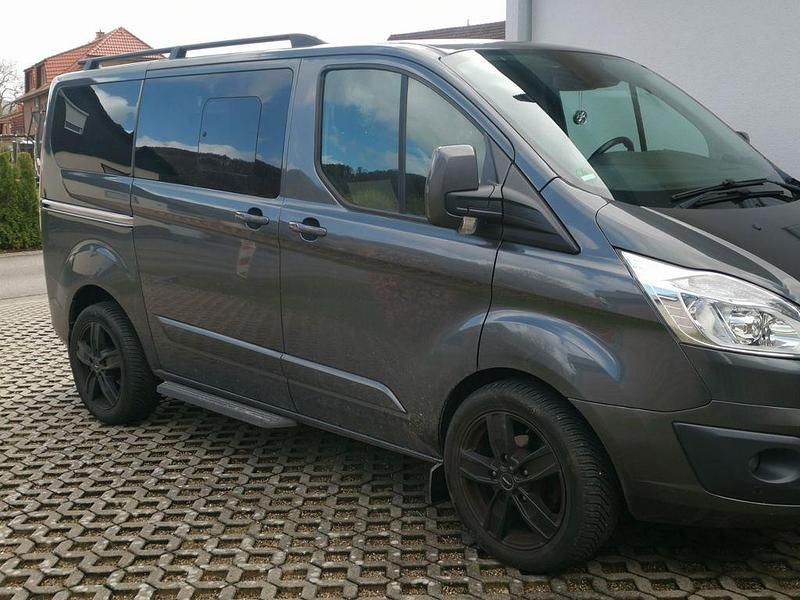 Gebraucht Ford Tourneo 170 PS (125 kW) 2017 Schwarz Van / Kleinbus