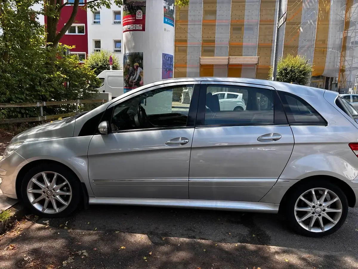 Gebraucht Mercedes B150 95 PS (69 kW) 2008 Silber Van / Kleinbus