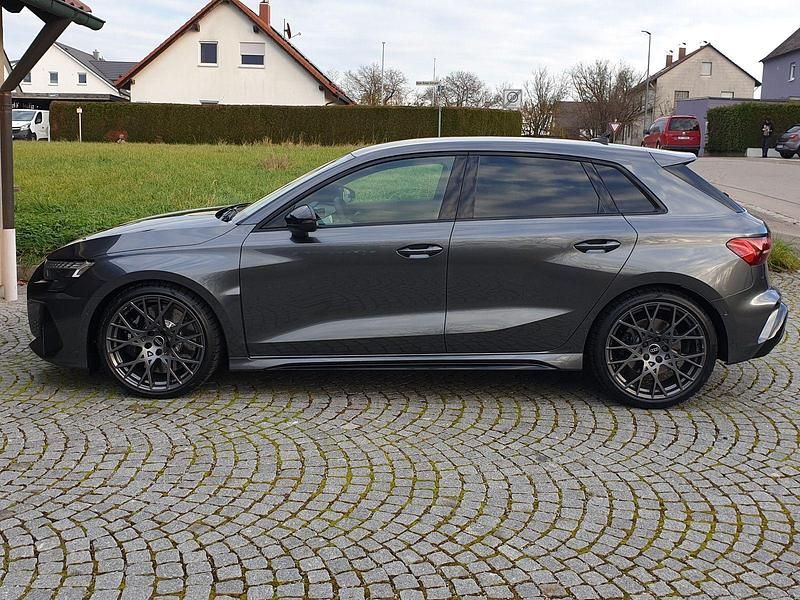 Neu Audi RS3 Ambiente 400 PS (294 kW) 2025 Grau Limousine