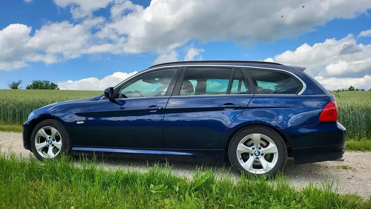 Gebraucht BMW 320 163 PS (119 kW) 2012 Blau Kombi