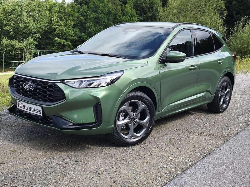 Bursting green metallic Neu 2025 Ford Kuga ST-Line SUV | 31.400 € (Guter Preis) - Bild 1/4