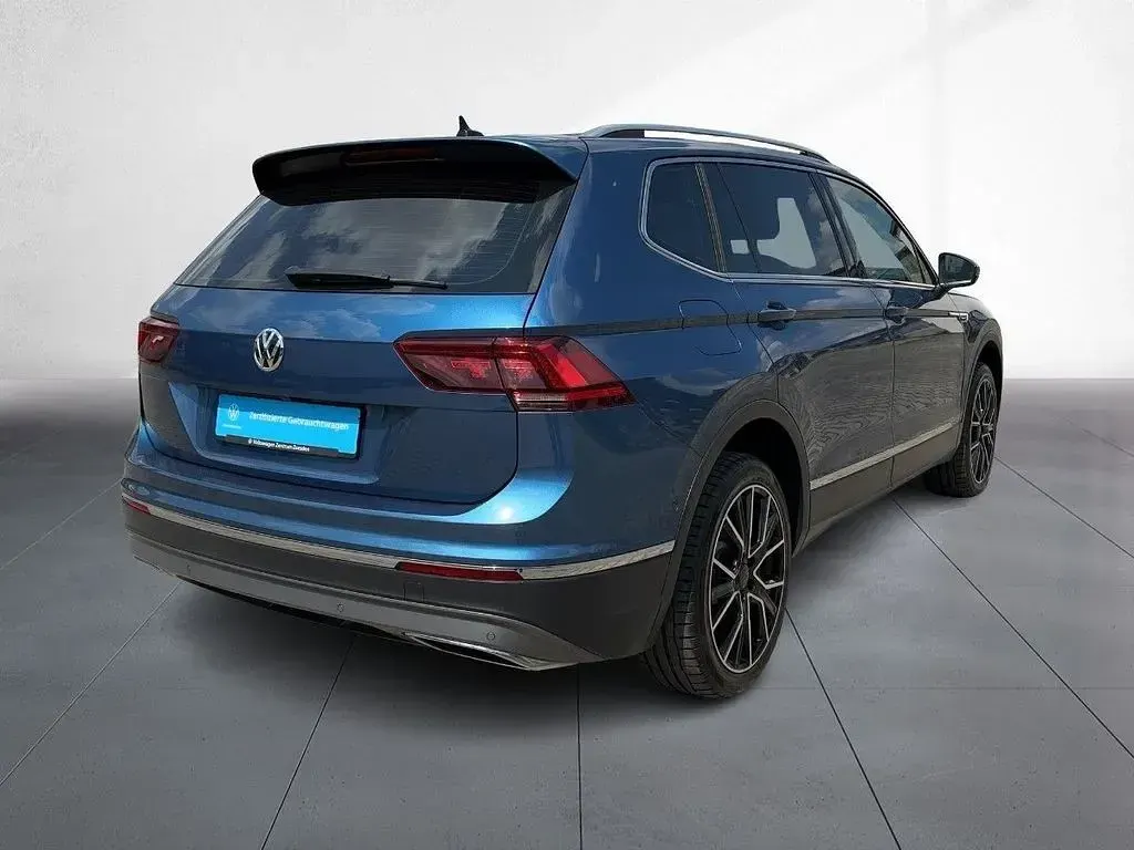 Gebraucht VW Tiguan Allspace Highline 239 PS (175 kW) 2020 Blue silk metallic SUV