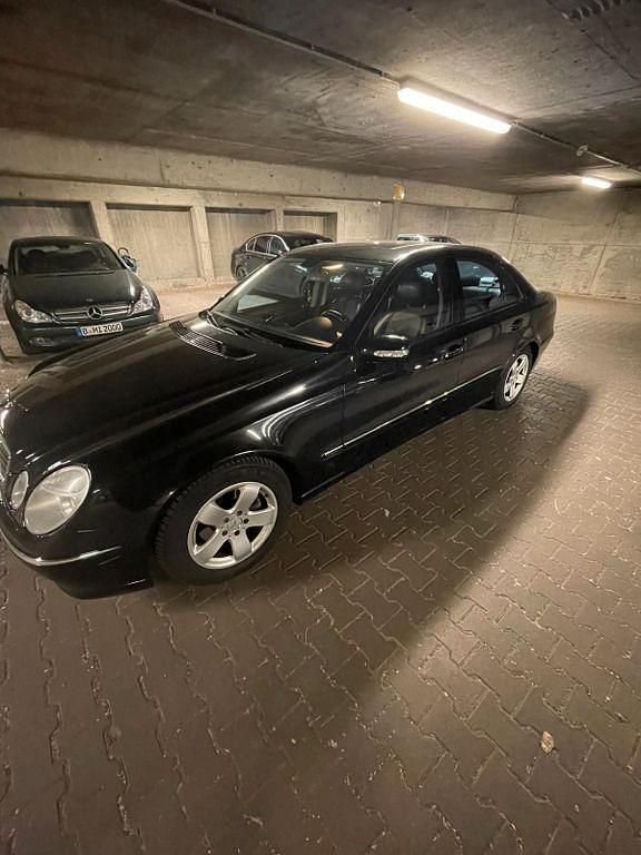 Gebraucht Mercedes E200 Avantgarde 163 PS (119 kW) 2004 Schwarz Limousine
